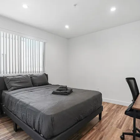 Spacious Bedroom With Shared Bathroom